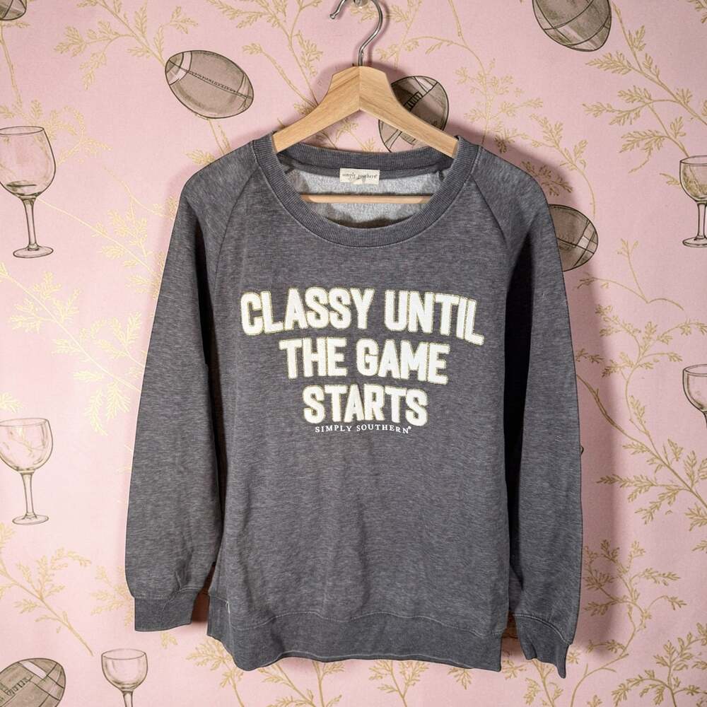 Simply Southern Women's Medium Gray CLASSY UNTIL THE GAME STARTS L/S Sweatshirt
